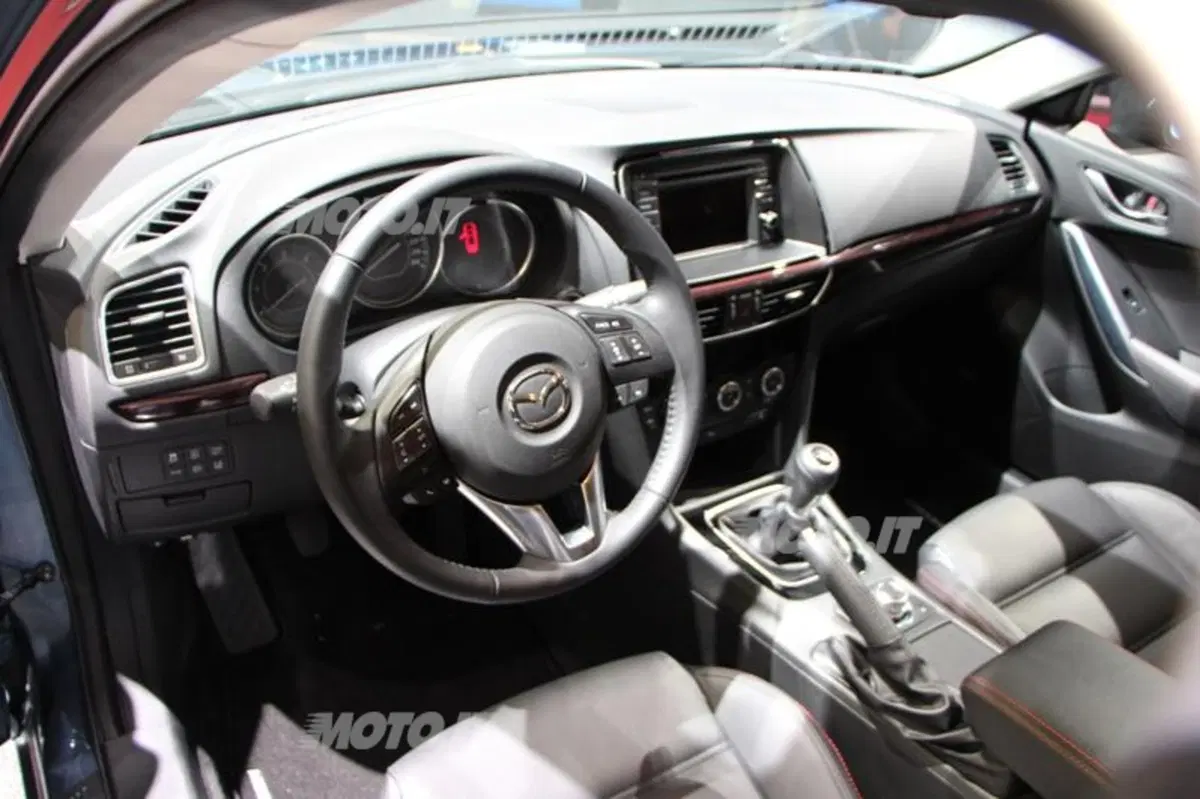 Mazda al Salone di Parigi 2012 (14)