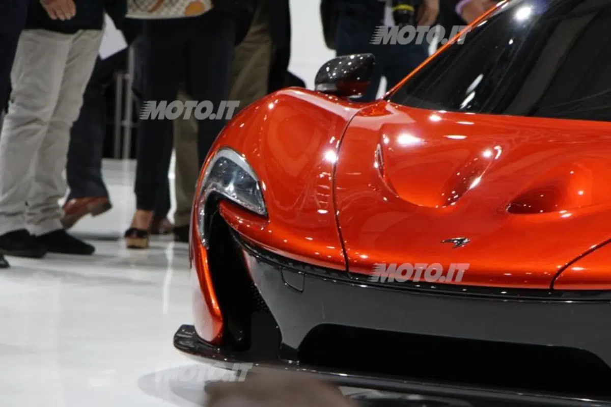 McLaren al Salone di Parigi 2012 (4)