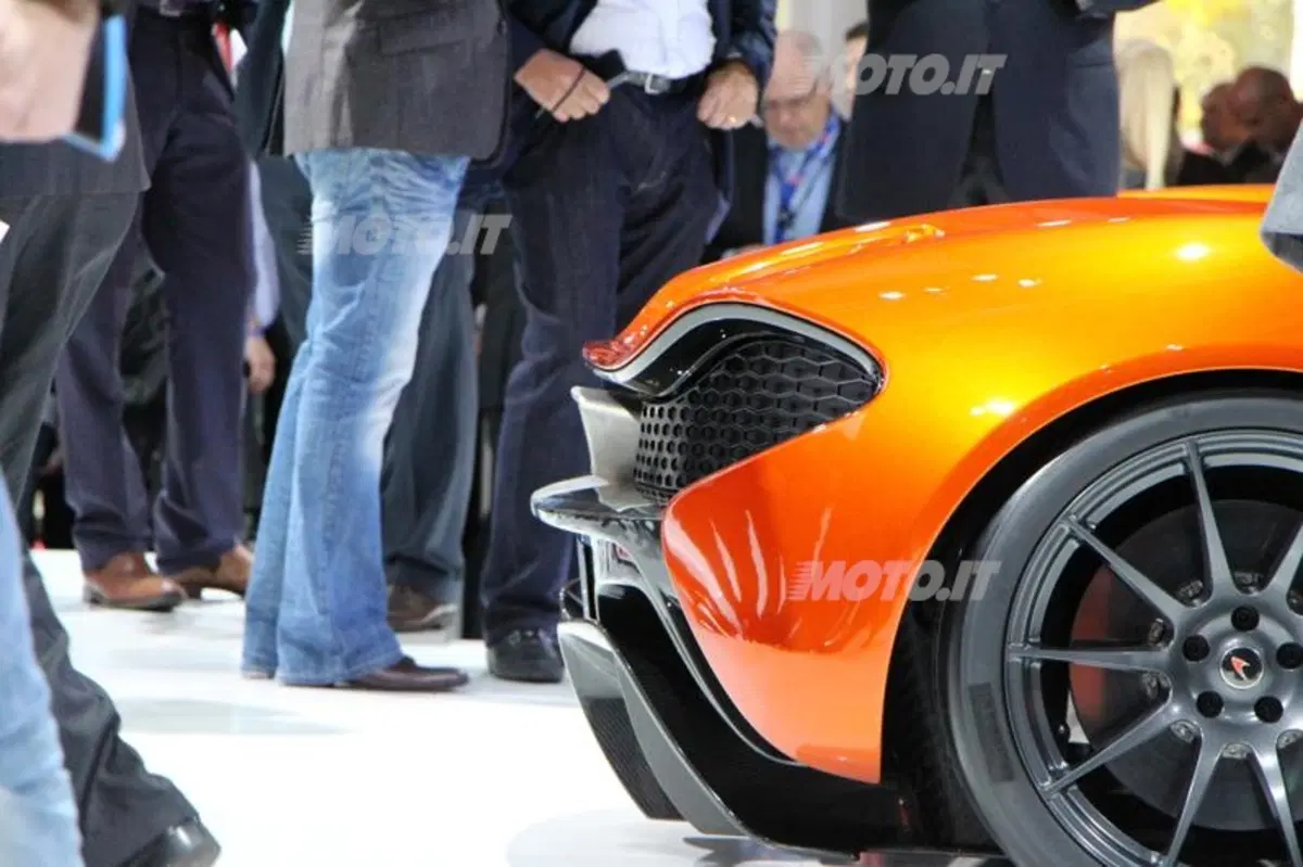 McLaren al Salone di Parigi 2012 (7)