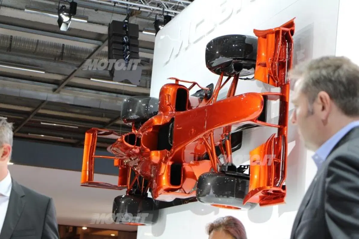McLaren al Salone di Parigi 2012 (14)