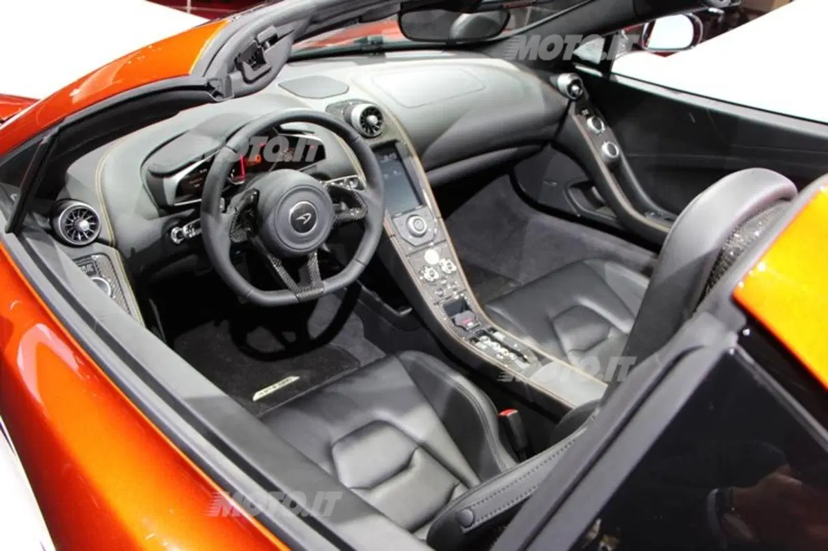 McLaren al Salone di Parigi 2012 (25)