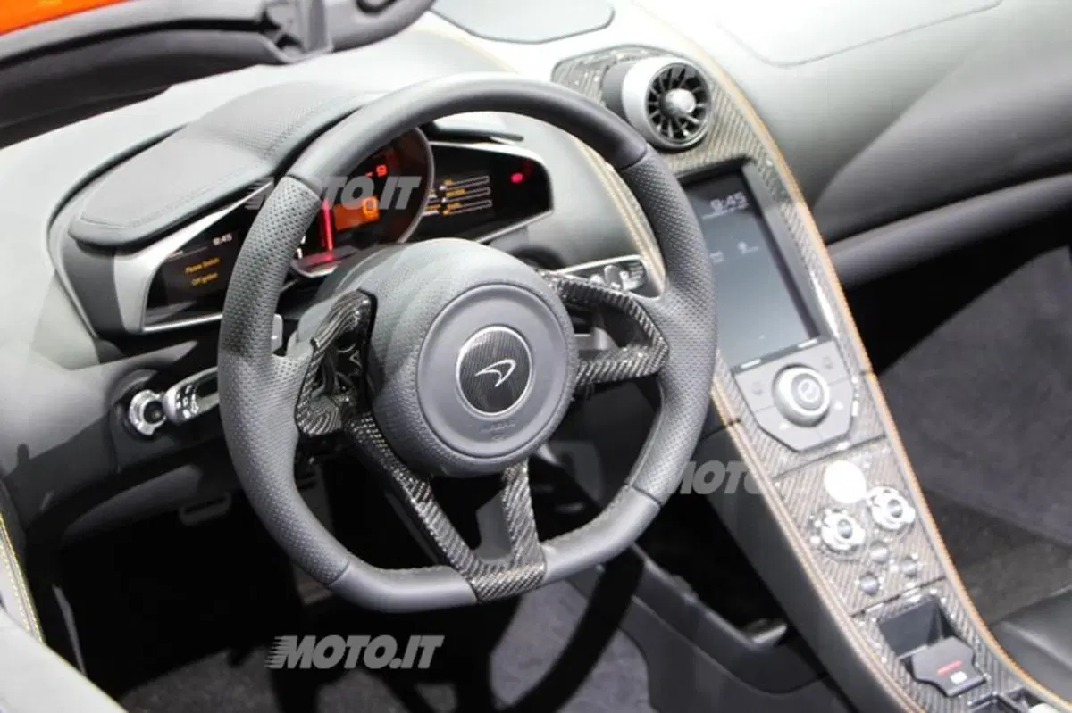 McLaren al Salone di Parigi 2012 (26)