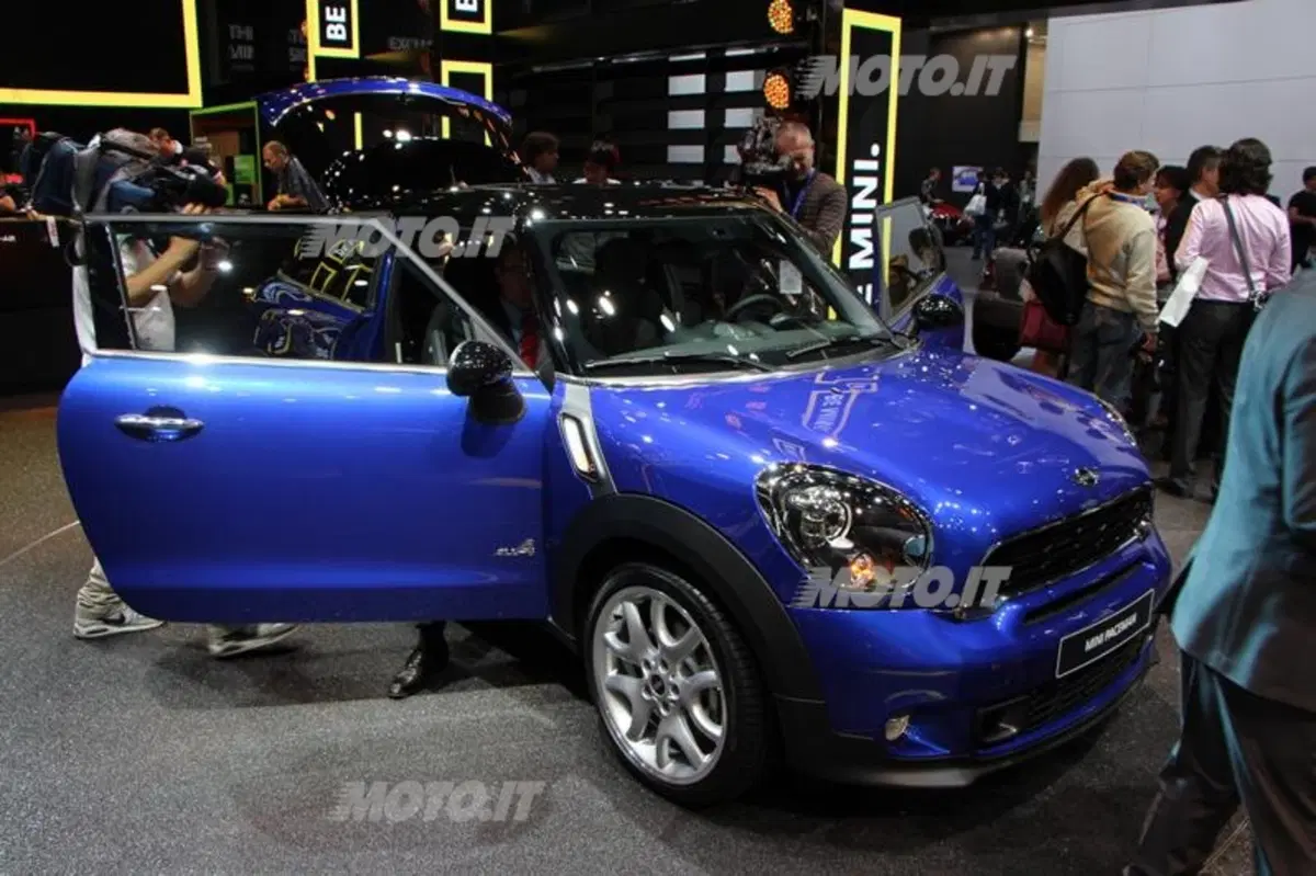 MINI al Salone di Parigi 2012 (5)