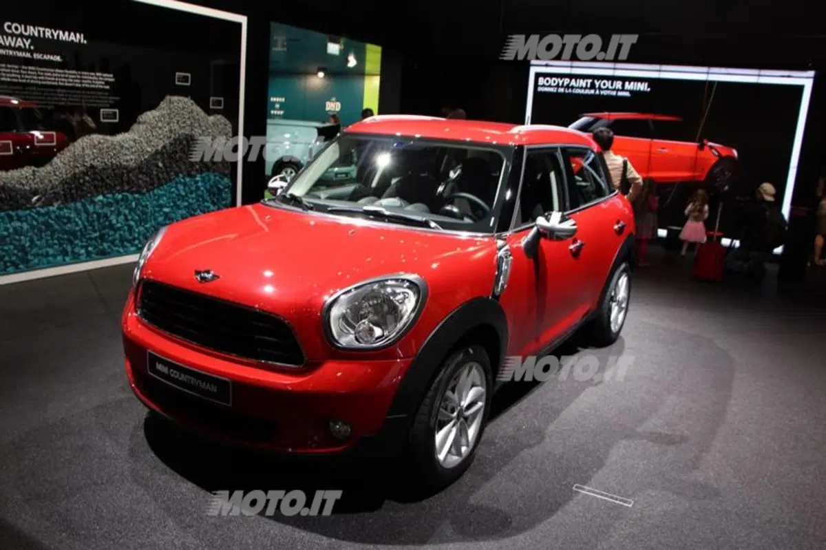 MINI al Salone di Parigi 2012 (6)