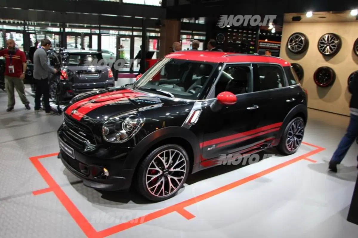 MINI al Salone di Parigi 2012 (7)