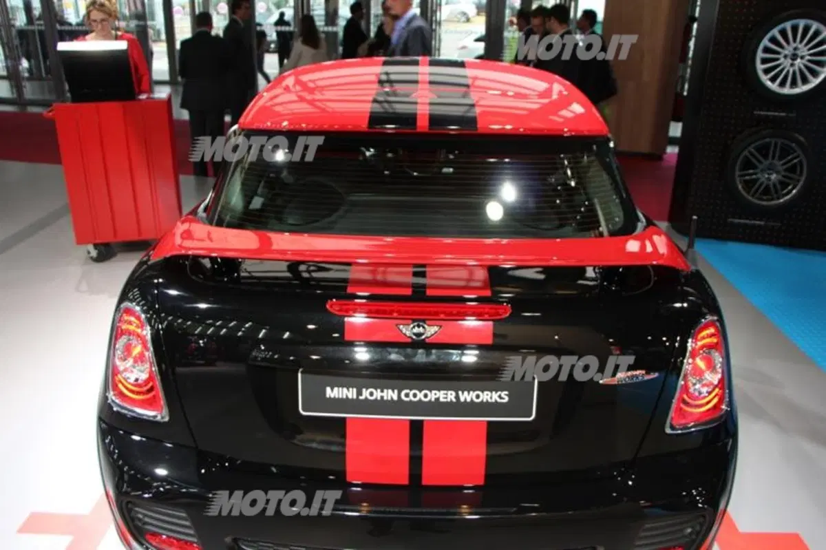 MINI al Salone di Parigi 2012 (9)