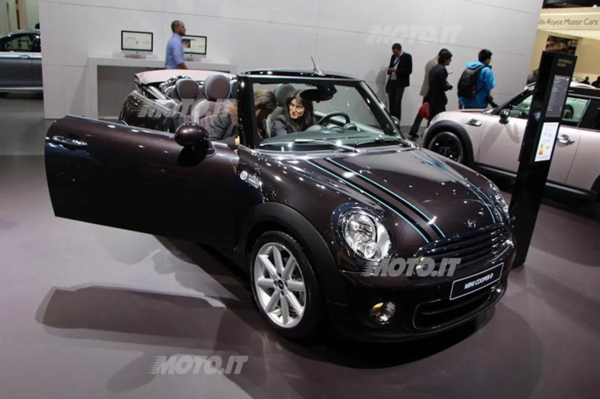 MINI al Salone di Parigi 2012 (11)