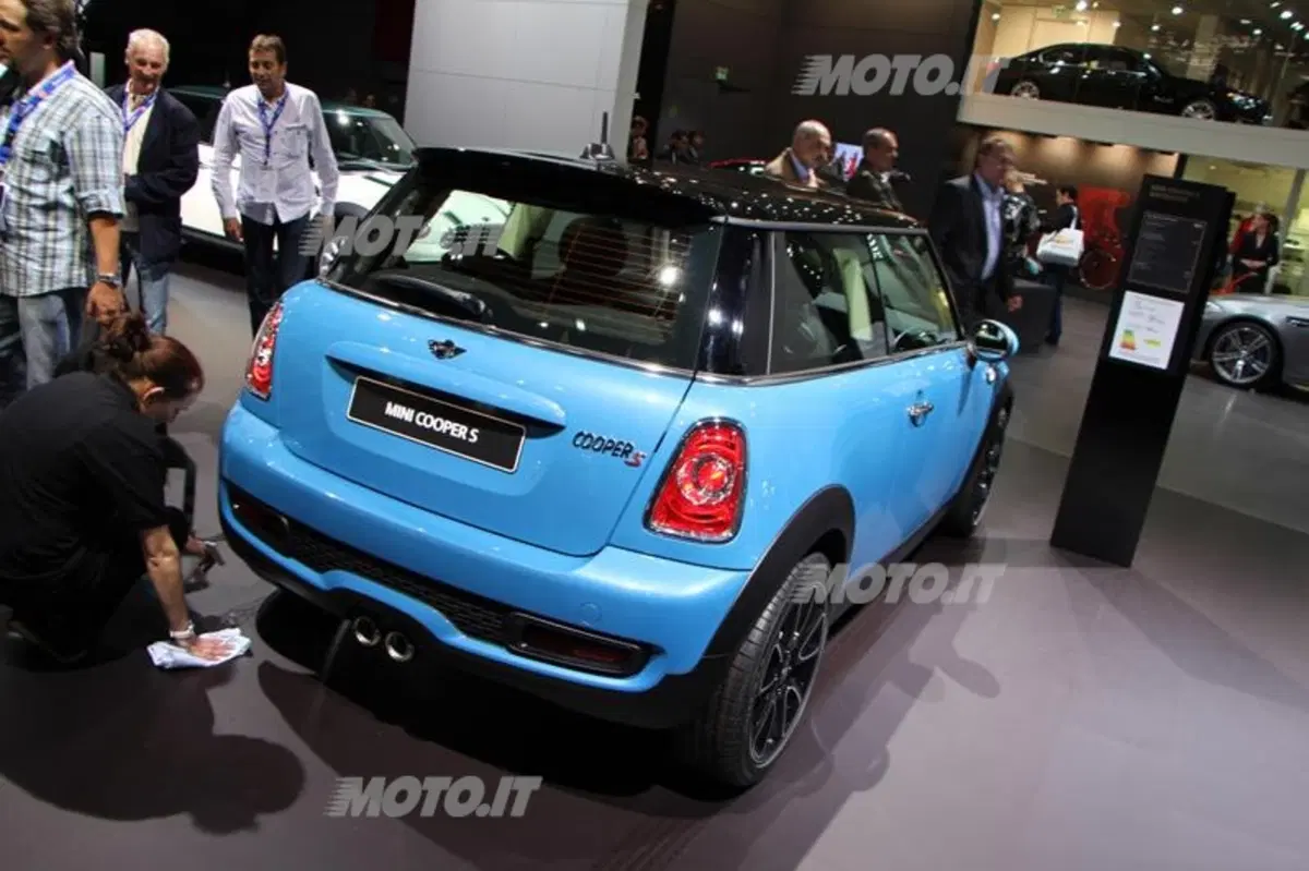 MINI al Salone di Parigi 2012 (12)