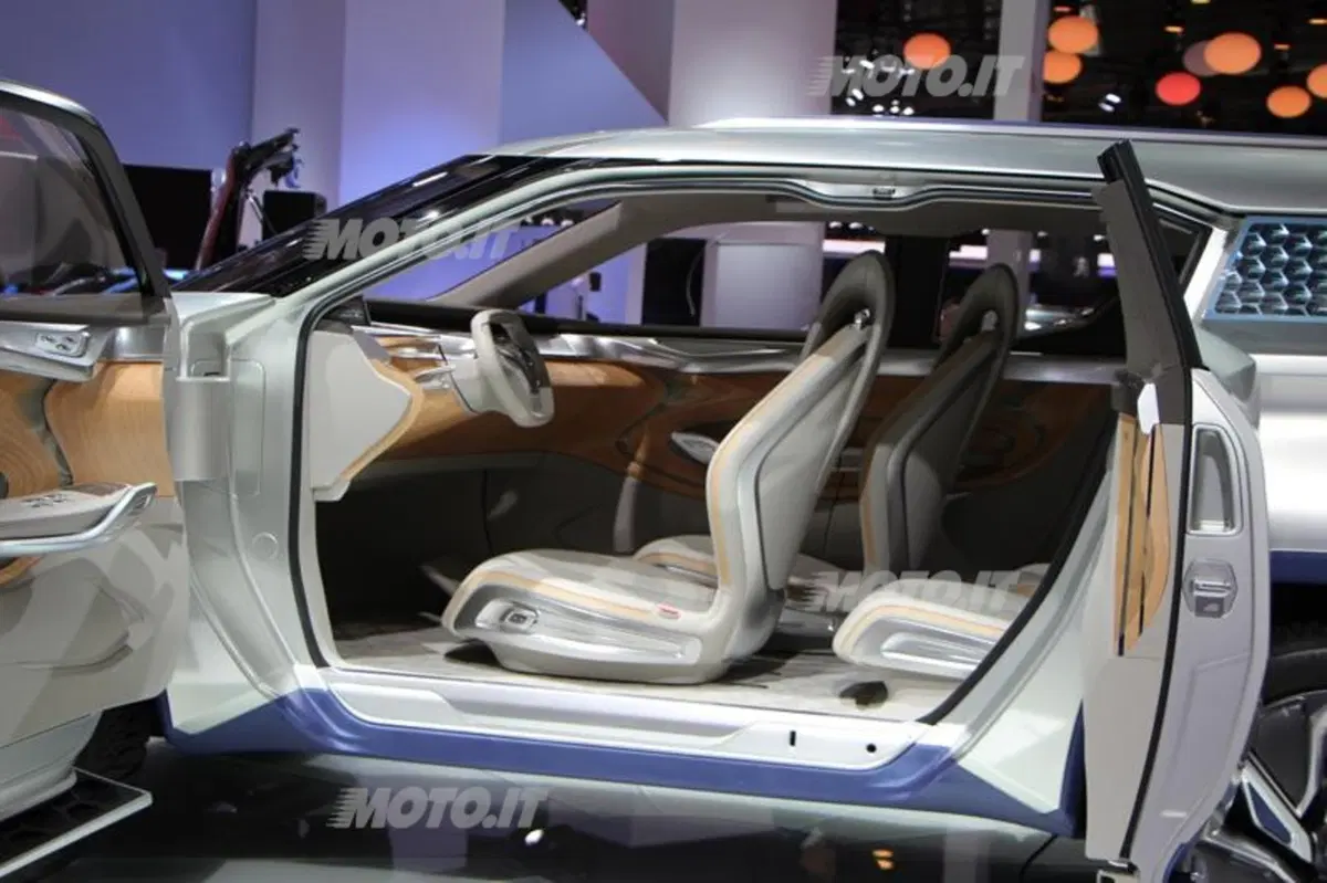 Nissan al Salone di Parigi 2012 (8)