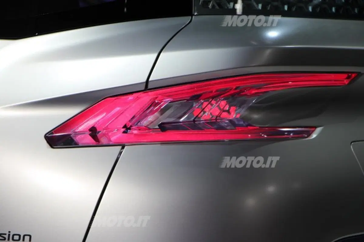 Nissan al Salone di Parigi 2012 (12)