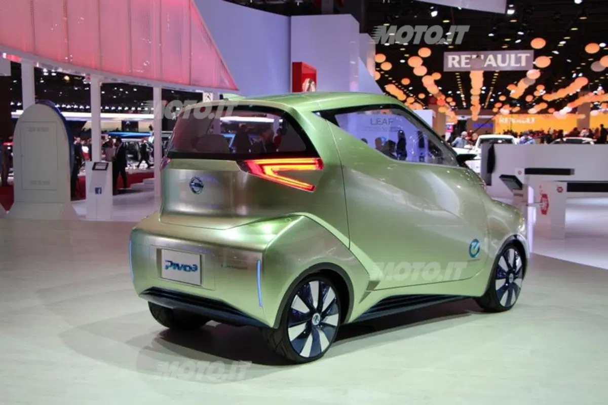 Nissan al Salone di Parigi 2012 (24)