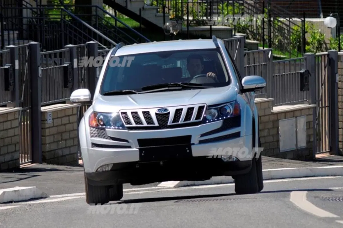 Mahindra XUV500 (3)