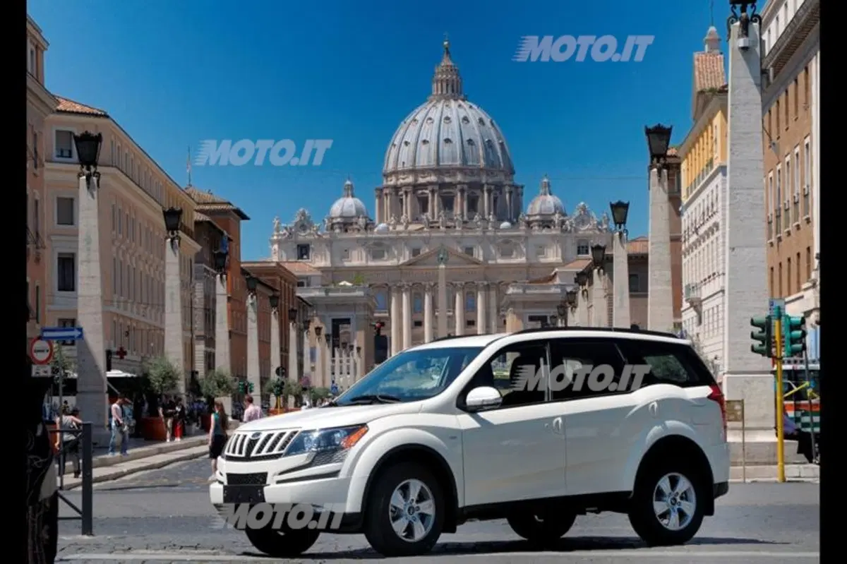 Mahindra XUV500 (10)