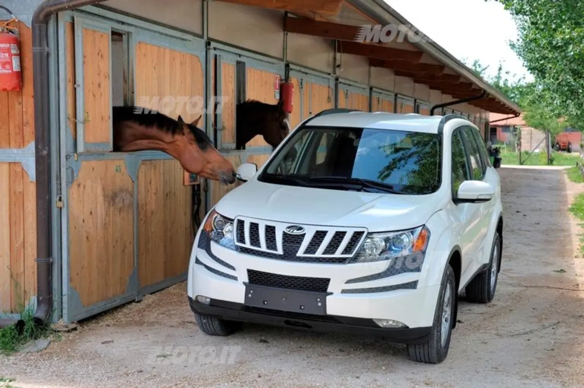 Mahindra XUV500 (13)