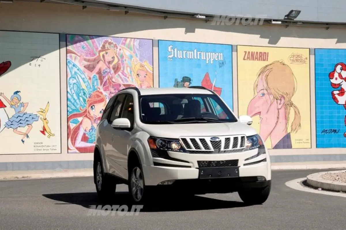 Mahindra XUV500 (38)