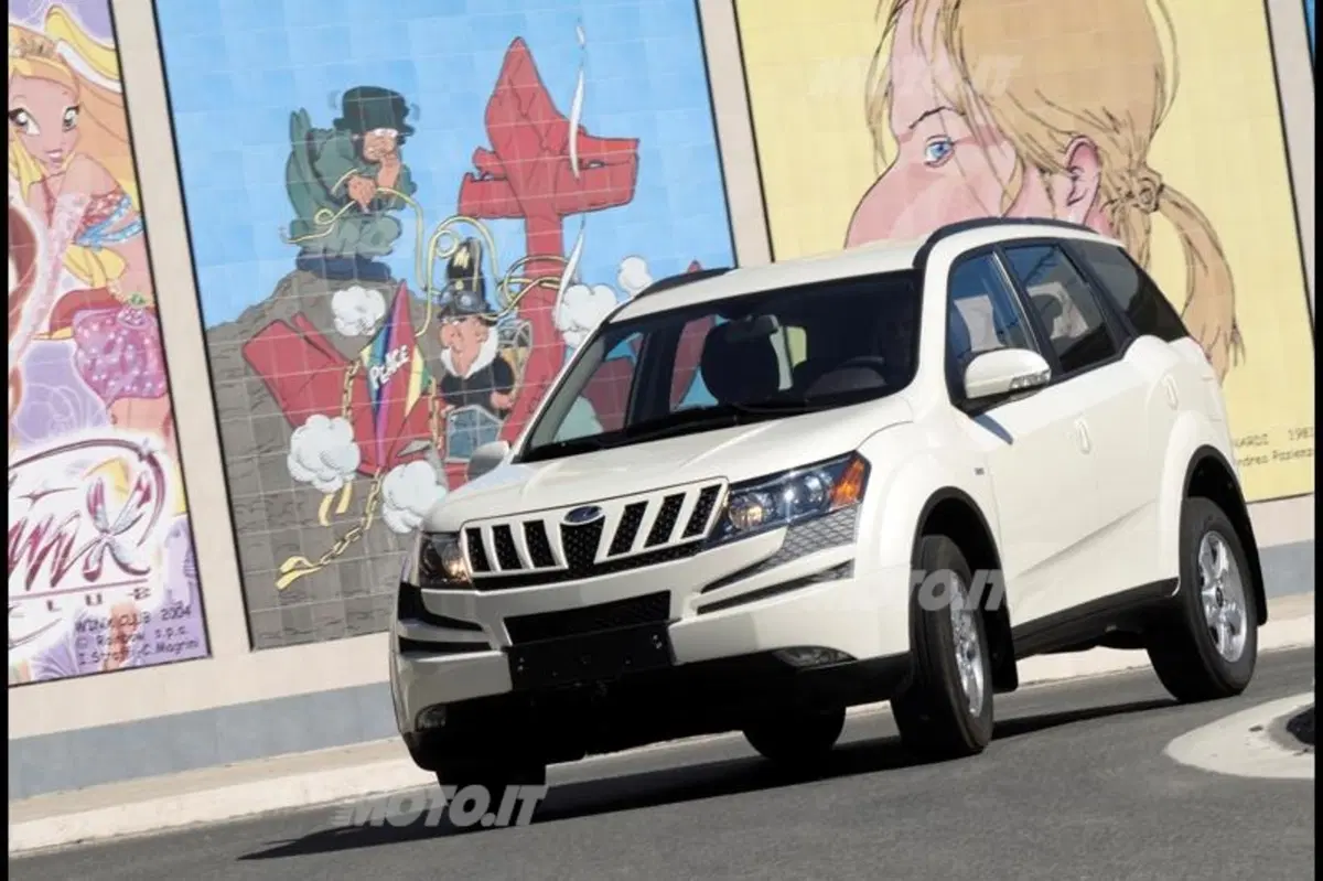 Mahindra XUV500 (40)