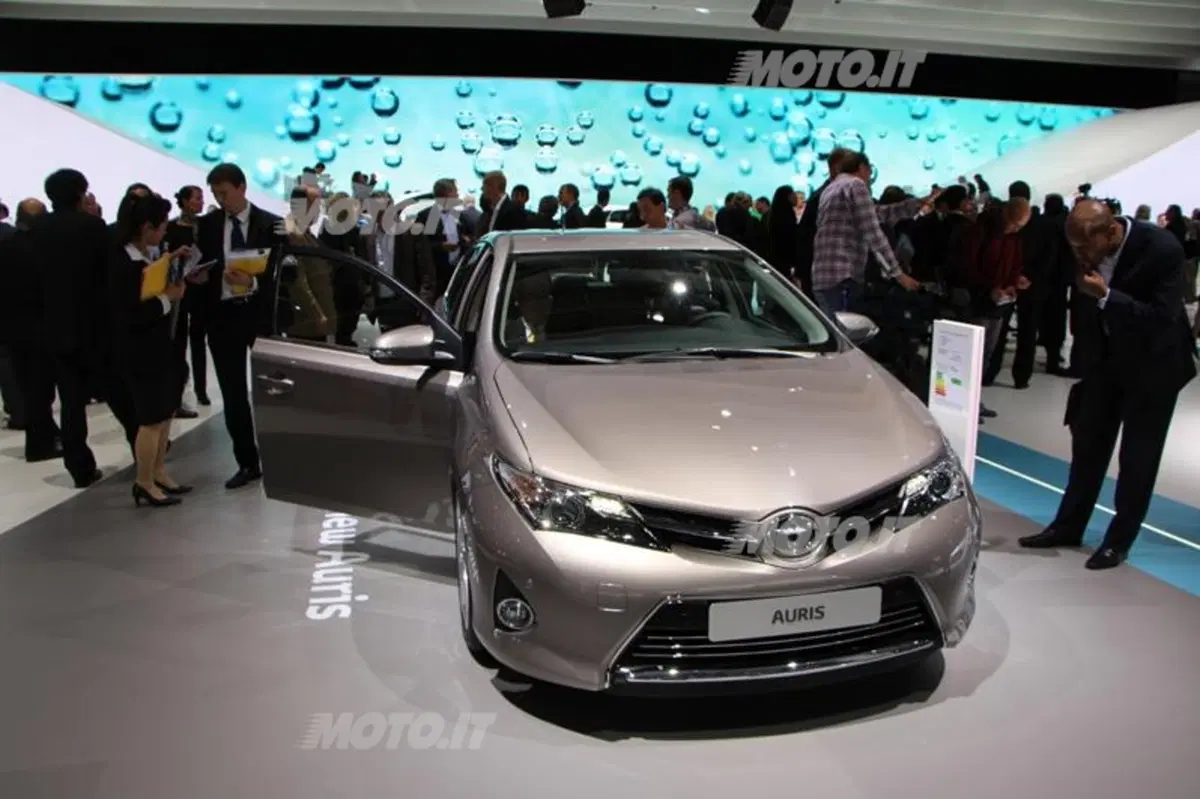 Toyota al Salone di Parigi 2012 (2)