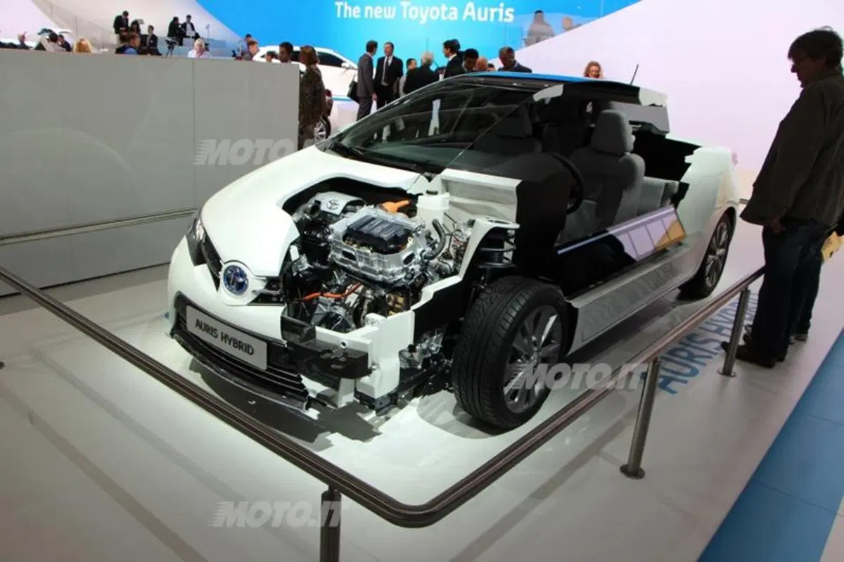 Toyota al Salone di Parigi 2012 (12)