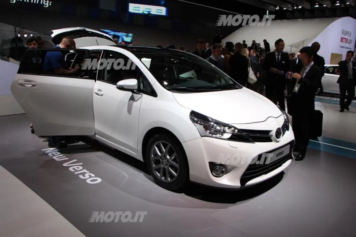 Toyota al Salone di Parigi 2012 (15)