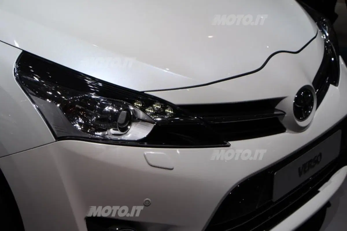 Toyota al Salone di Parigi 2012 (17)