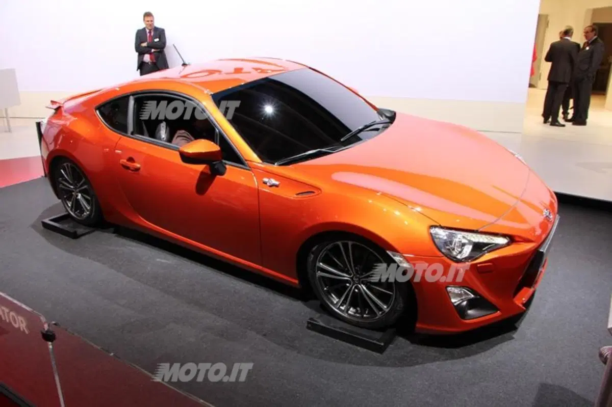 Toyota al Salone di Parigi 2012 (24)