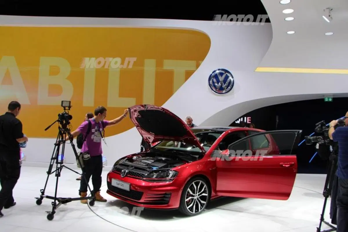 Volkswagen al Salone di Parigi 2012 (17)