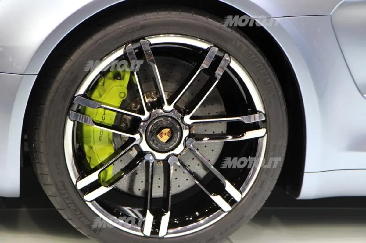 Porsche al Salone di Parigi 2012 (18)