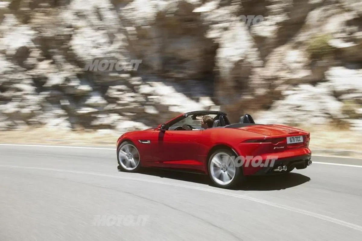 Jaguar F-Type (5)