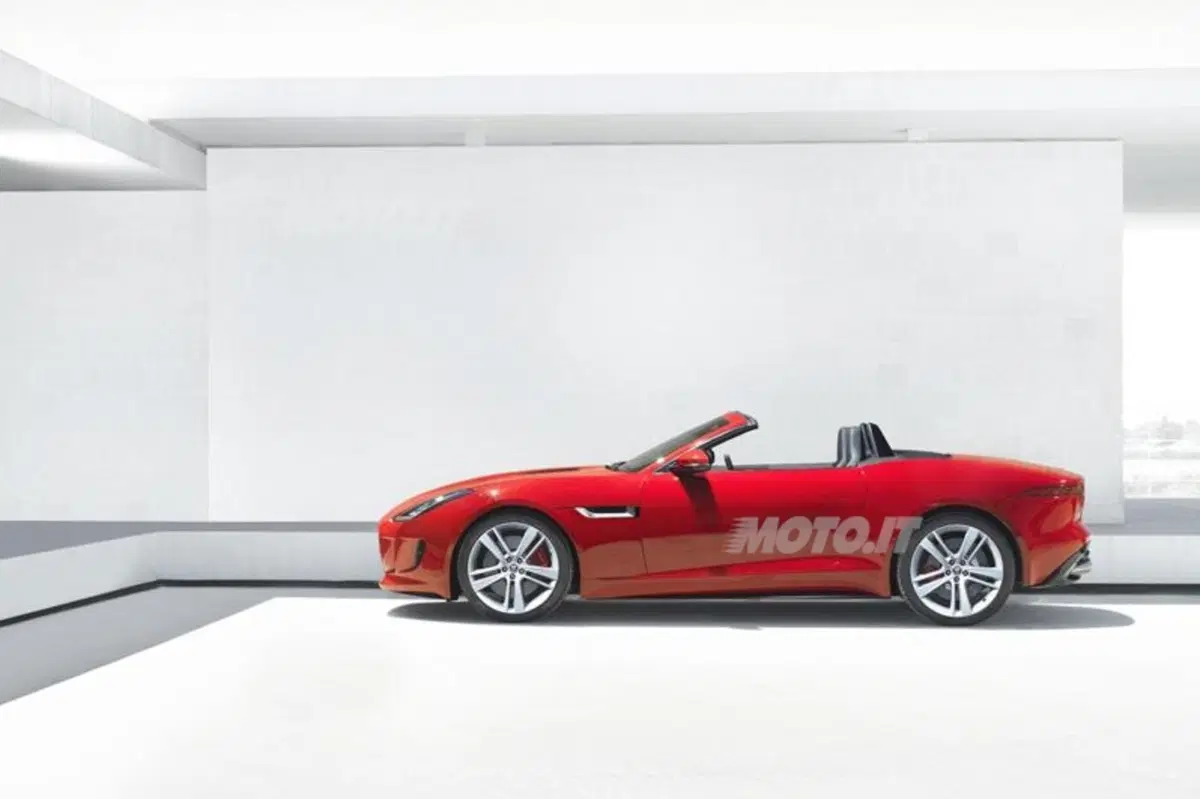 Jaguar F-Type (11)