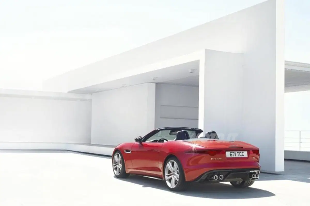Jaguar F-Type (12)