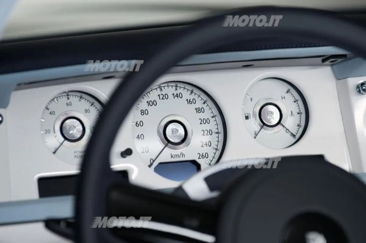 Rolls-Royce Phantom e Ghost: a Parigi incontrano l’Art Decò (8)