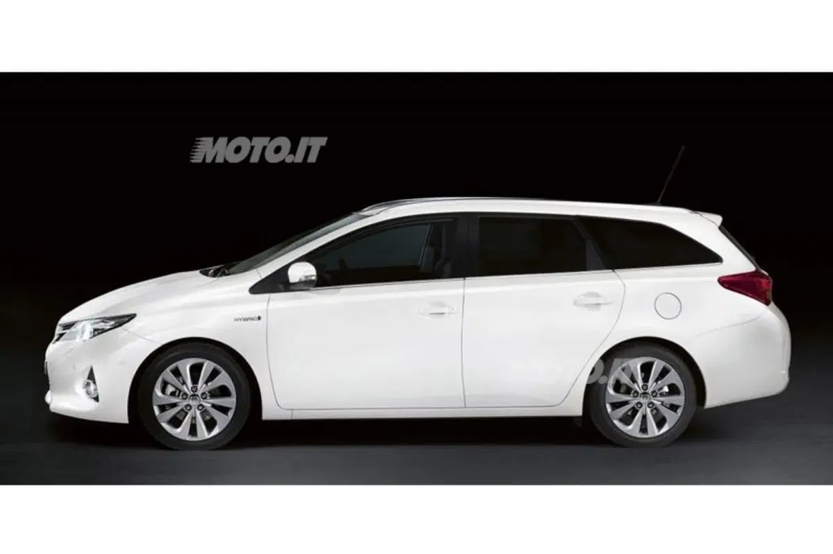 Toyota Auris Touring Sports: foto e informazioni ufficiali (2)