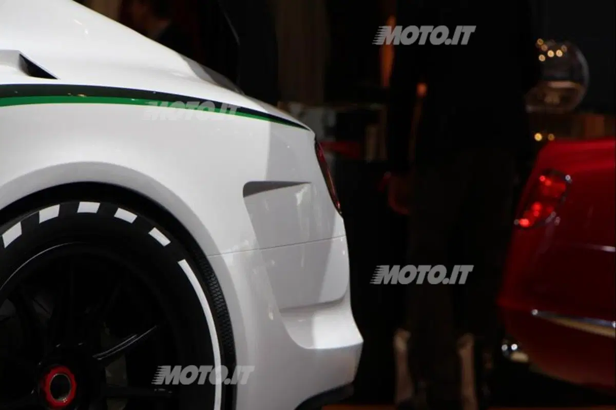 Bentley al Salone di Parigi 2012 (11)