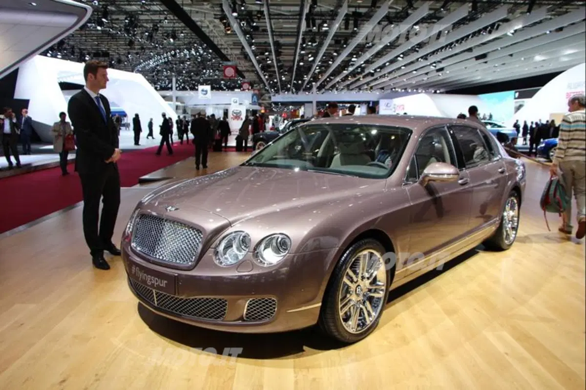 Bentley al Salone di Parigi 2012 (12)