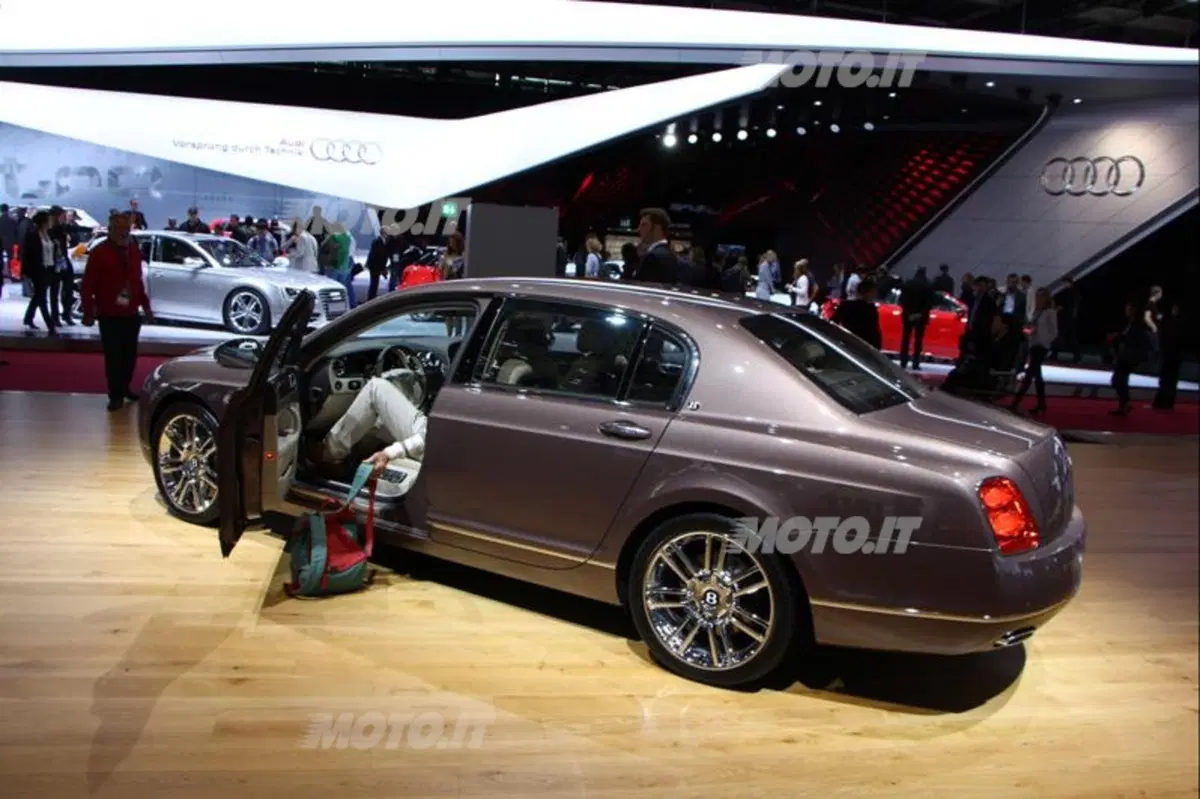 Bentley al Salone di Parigi 2012 (14)