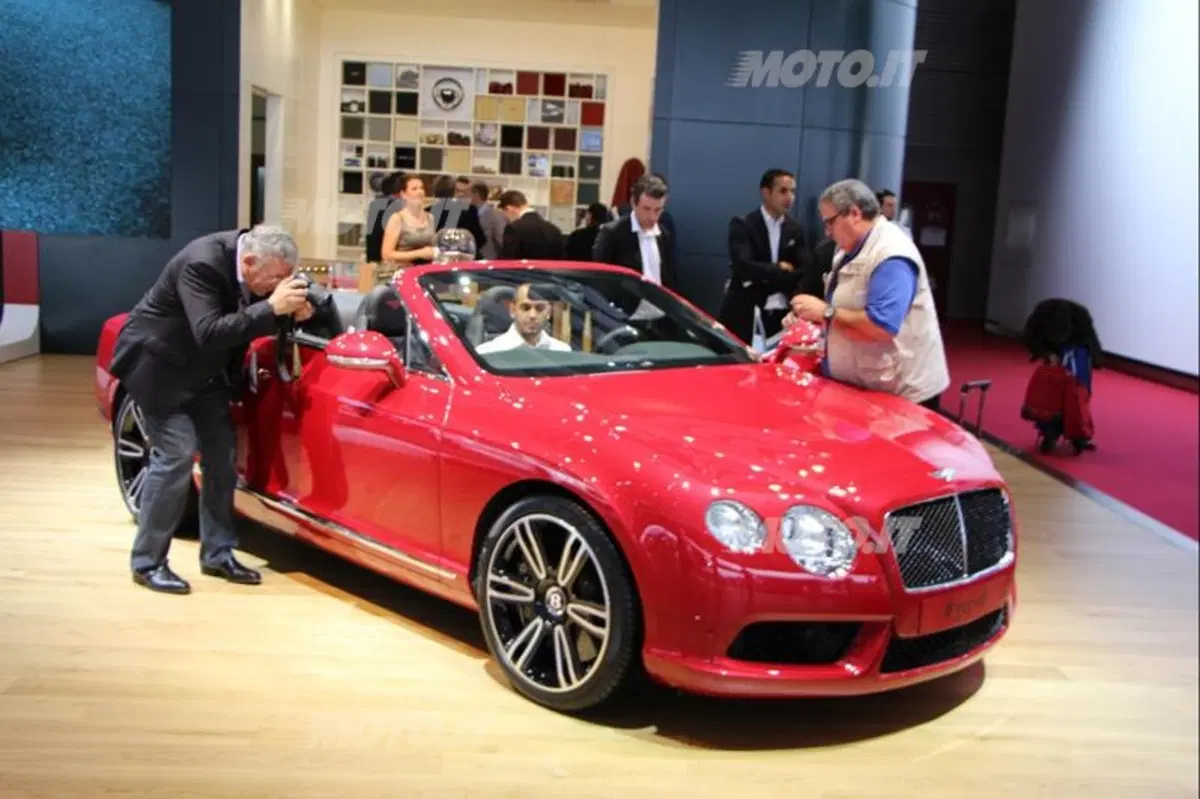 Bentley al Salone di Parigi 2012 (15)