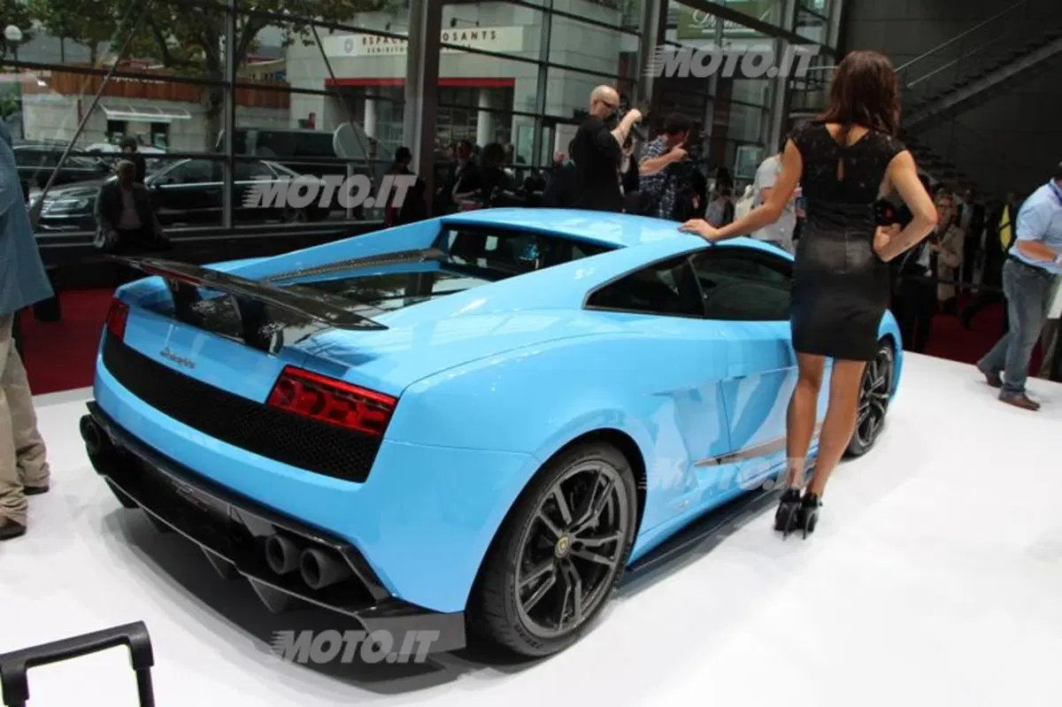 Lamborghini al Salone di Parigi 2012 (5)