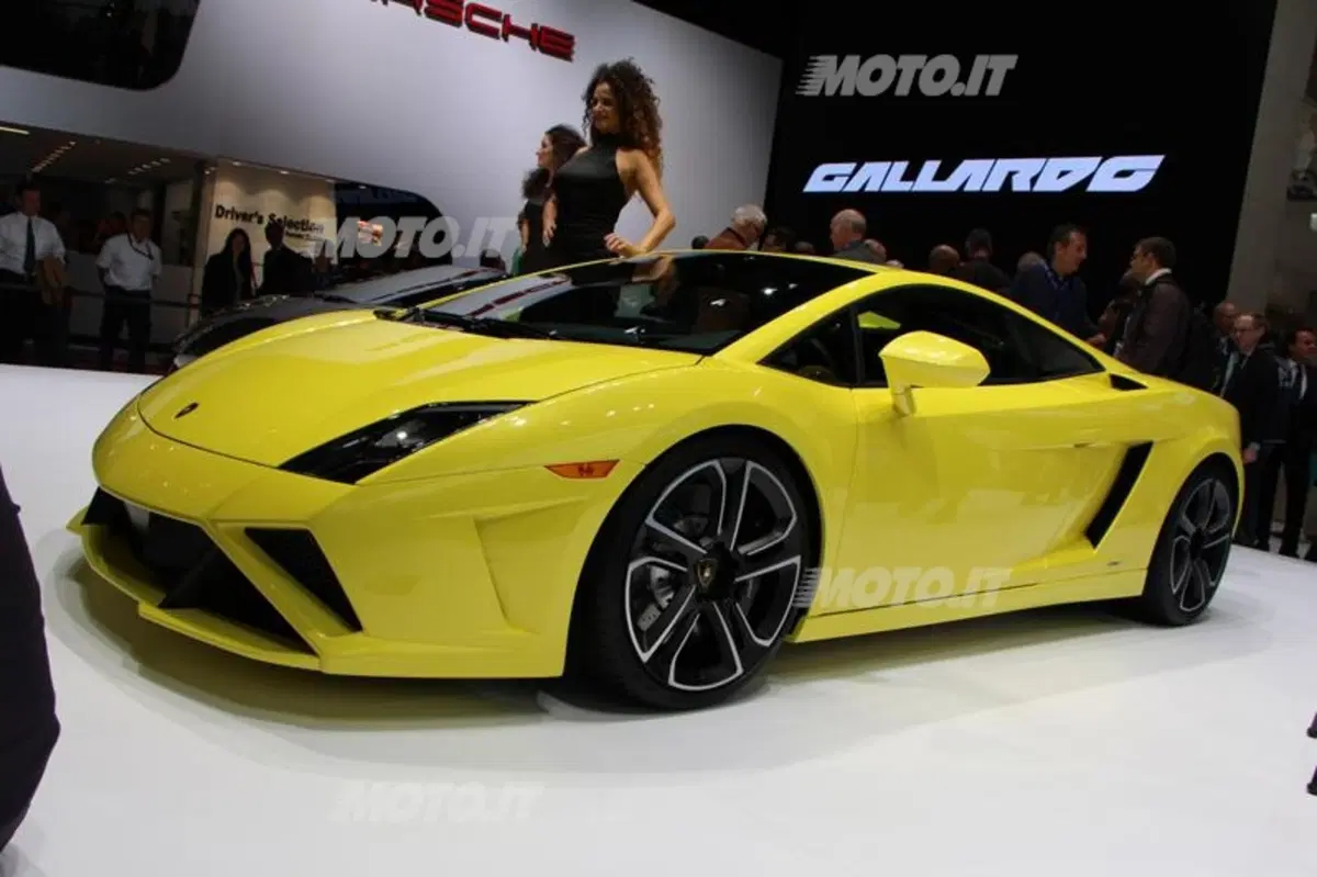 Lamborghini al Salone di Parigi 2012 (12)