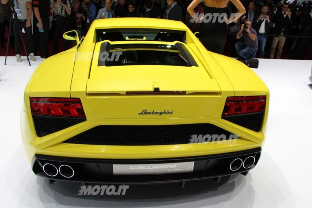 Lamborghini al Salone di Parigi 2012 (15)