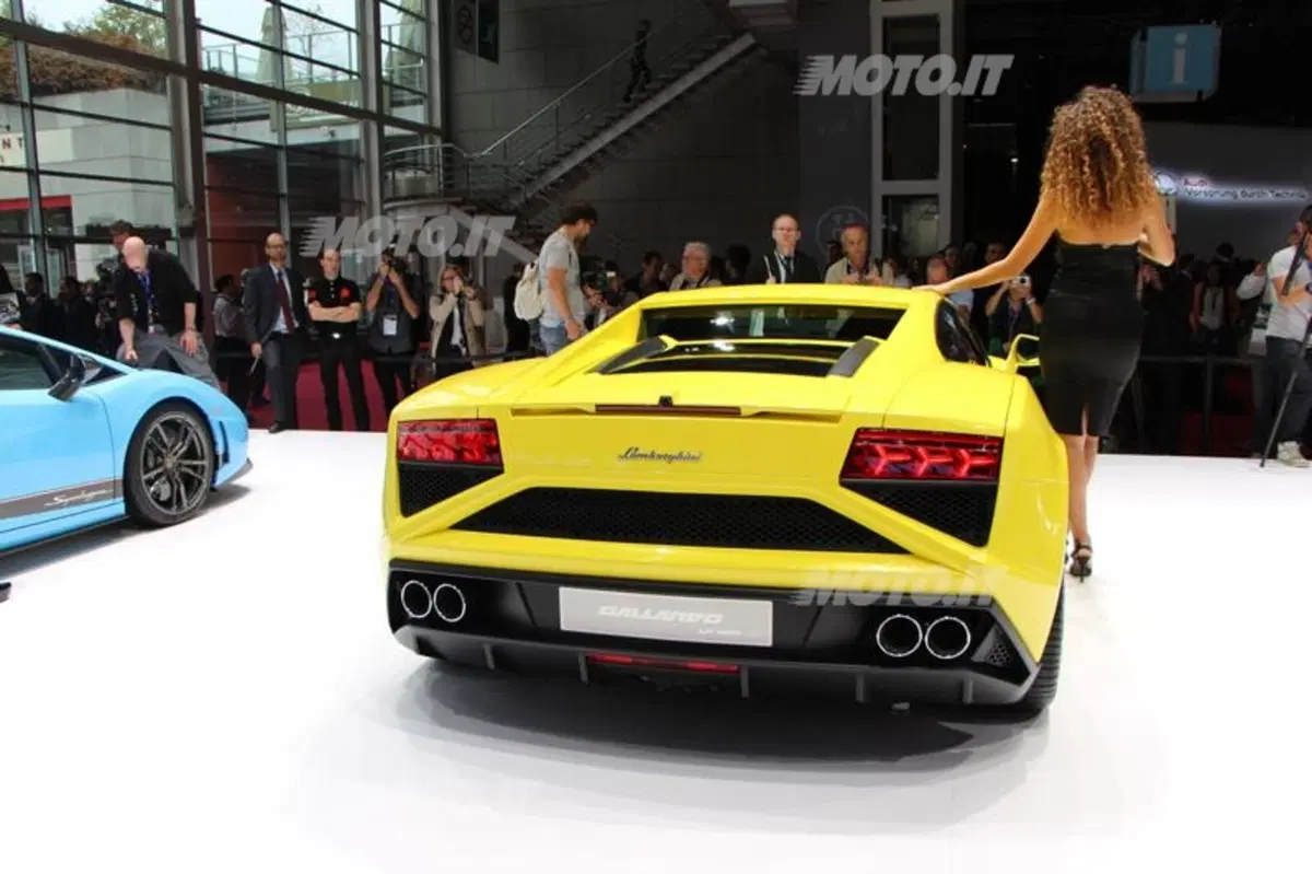 Lamborghini al Salone di Parigi 2012 (17)