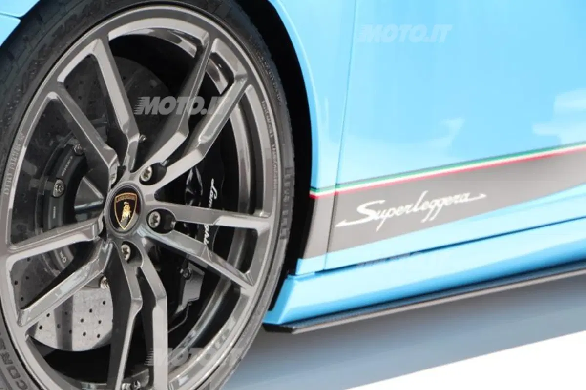 Lamborghini al Salone di Parigi 2012 (23)