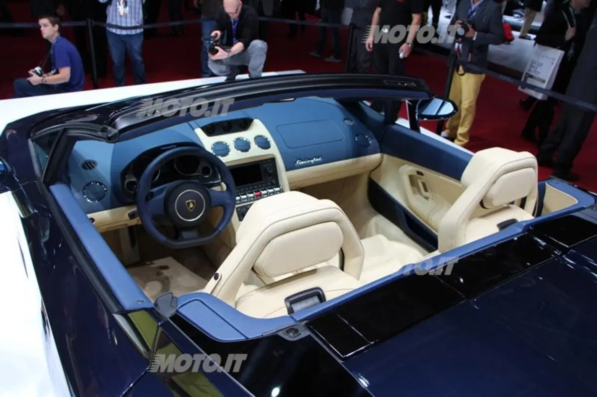 Lamborghini al Salone di Parigi 2012 (25)