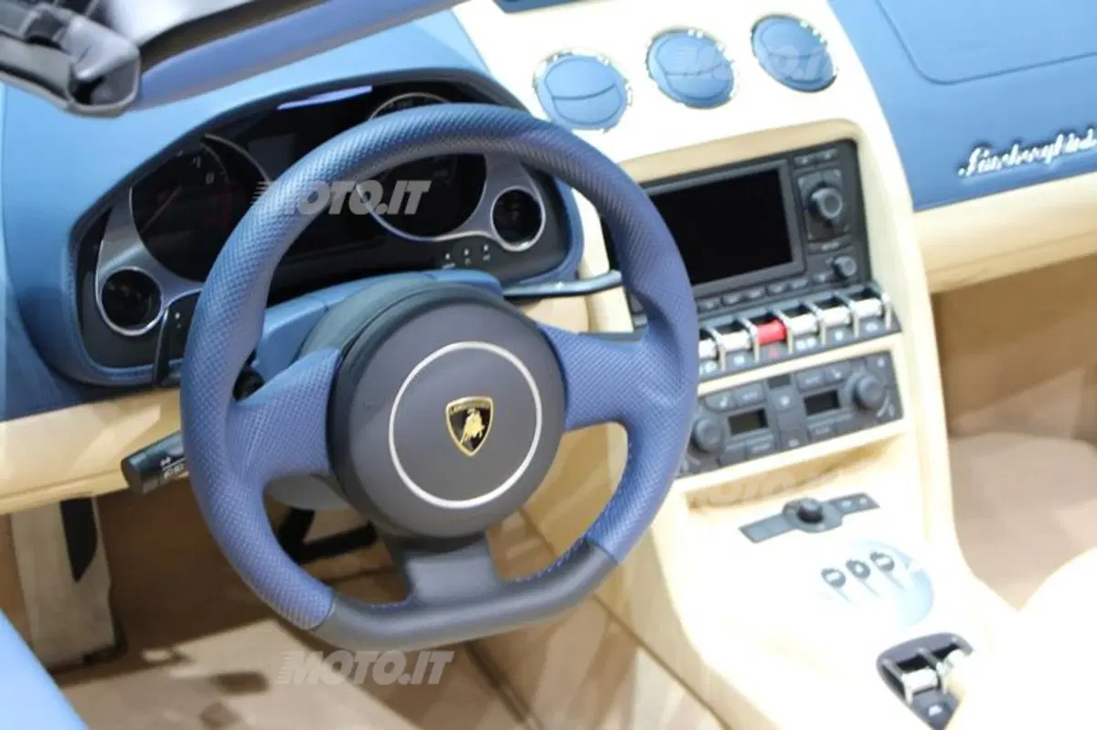Lamborghini al Salone di Parigi 2012 (26)