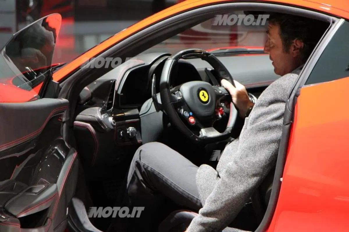 Ferrari al Salone di Parigi 2012 (13)