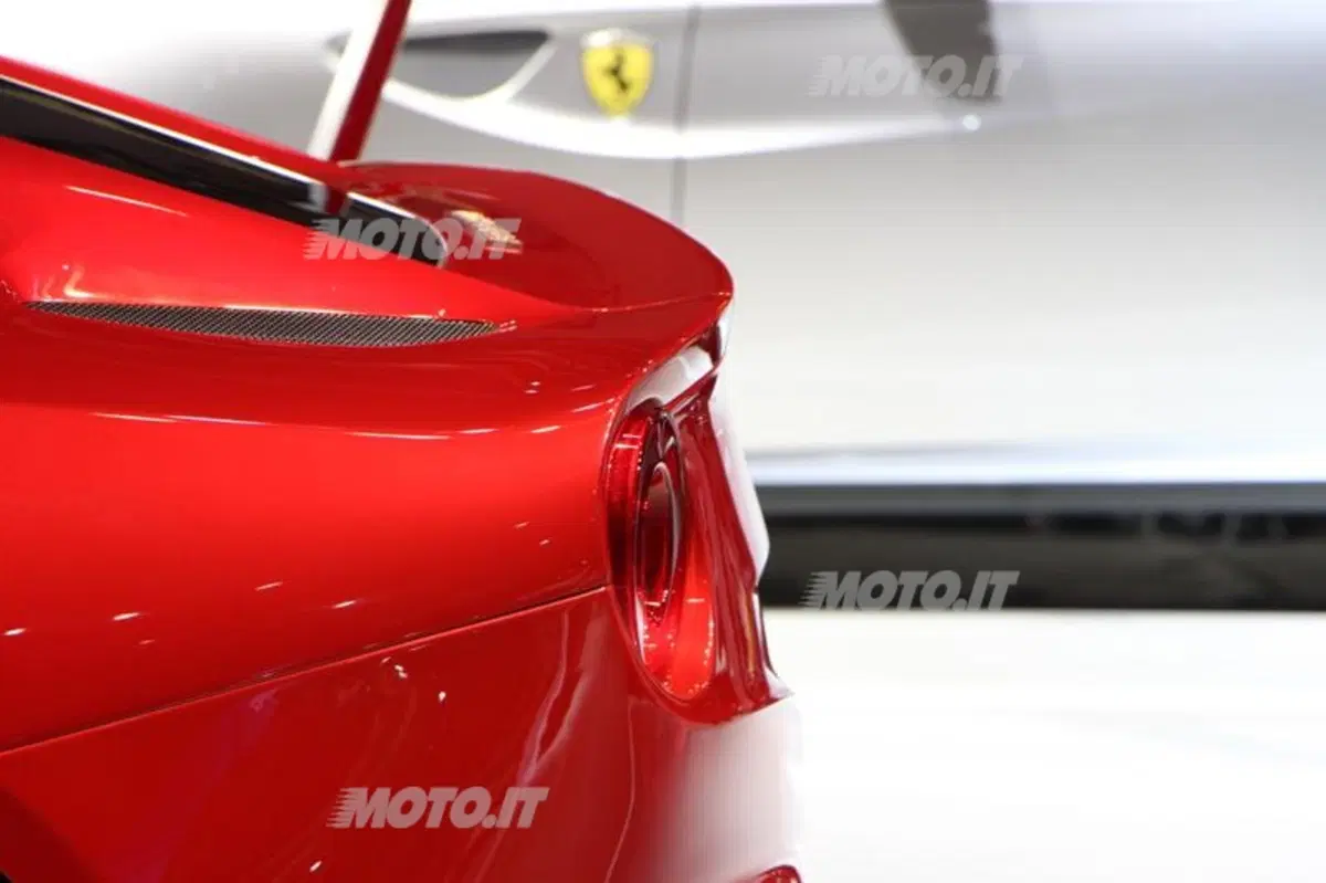 Ferrari al Salone di Parigi 2012 (14)
