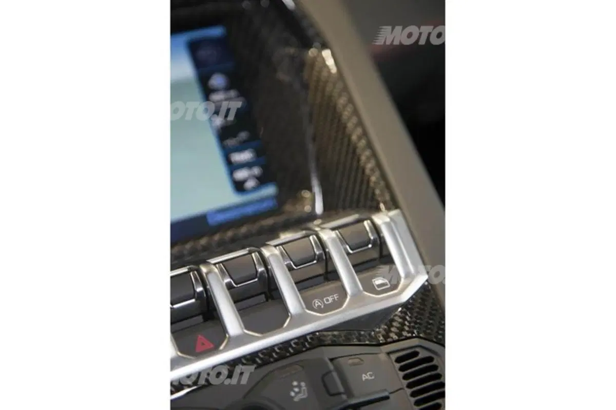 Lamborghini Aventador 2013: ora con tecnologia di disattivazione dei cilindri (2)