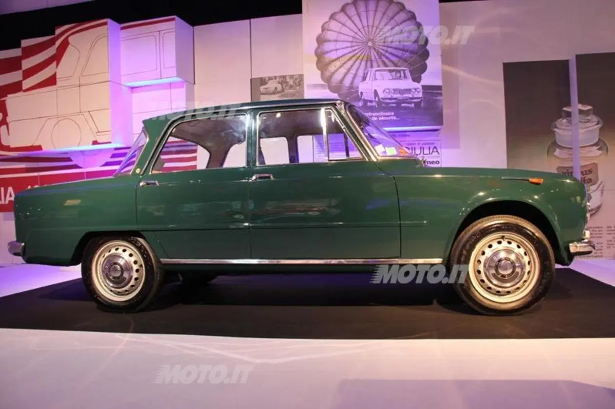 Salone di Parigi 2012: in passerella anche le auto d'epoca