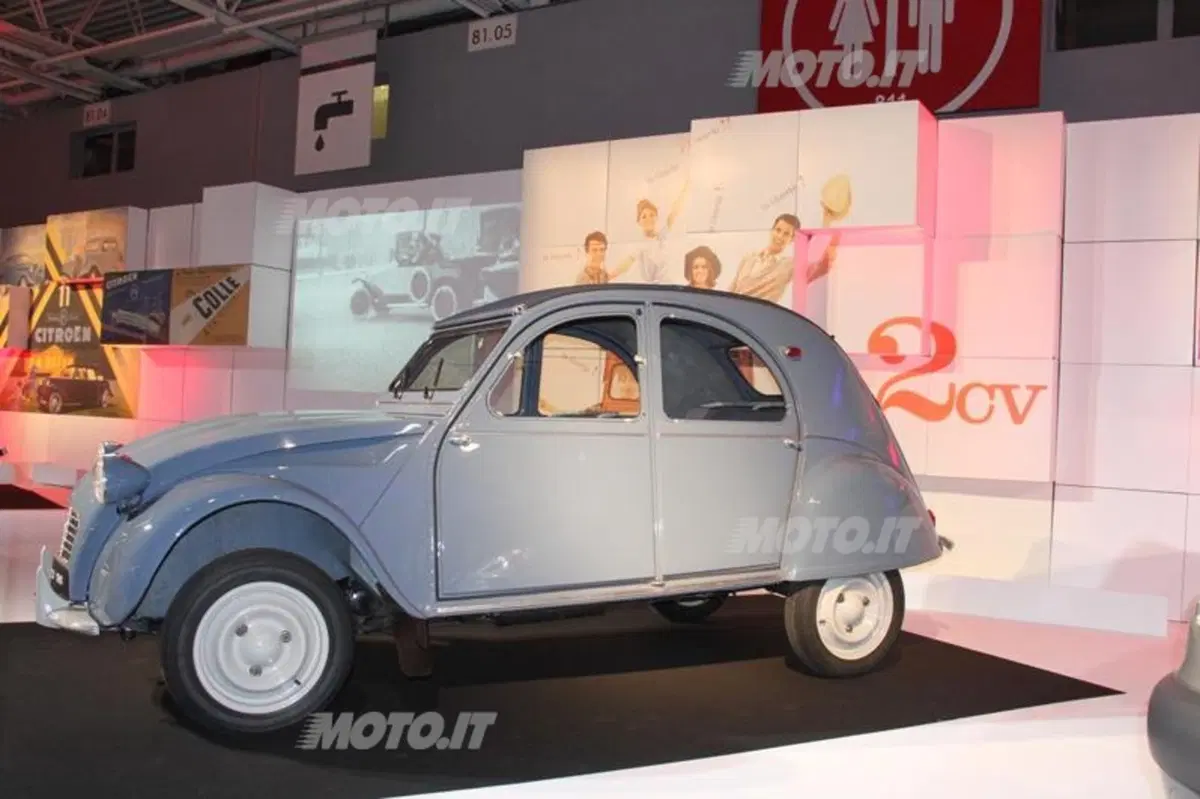 Salone di Parigi 2012: in passerella anche le auto d'epoca (8)