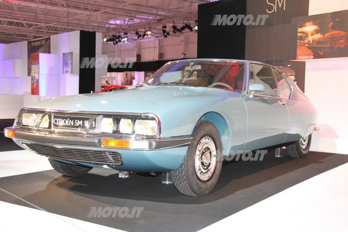 Salone di Parigi 2012: in passerella anche le auto d'epoca (13)