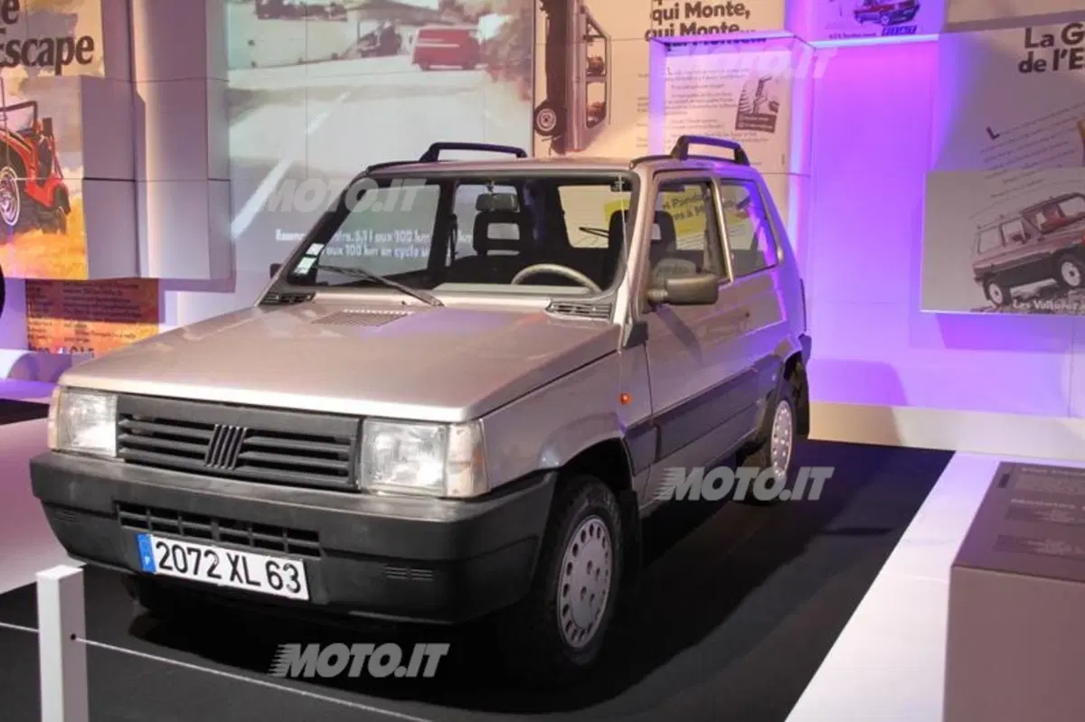 Salone di Parigi 2012: in passerella anche le auto d'epoca (15)